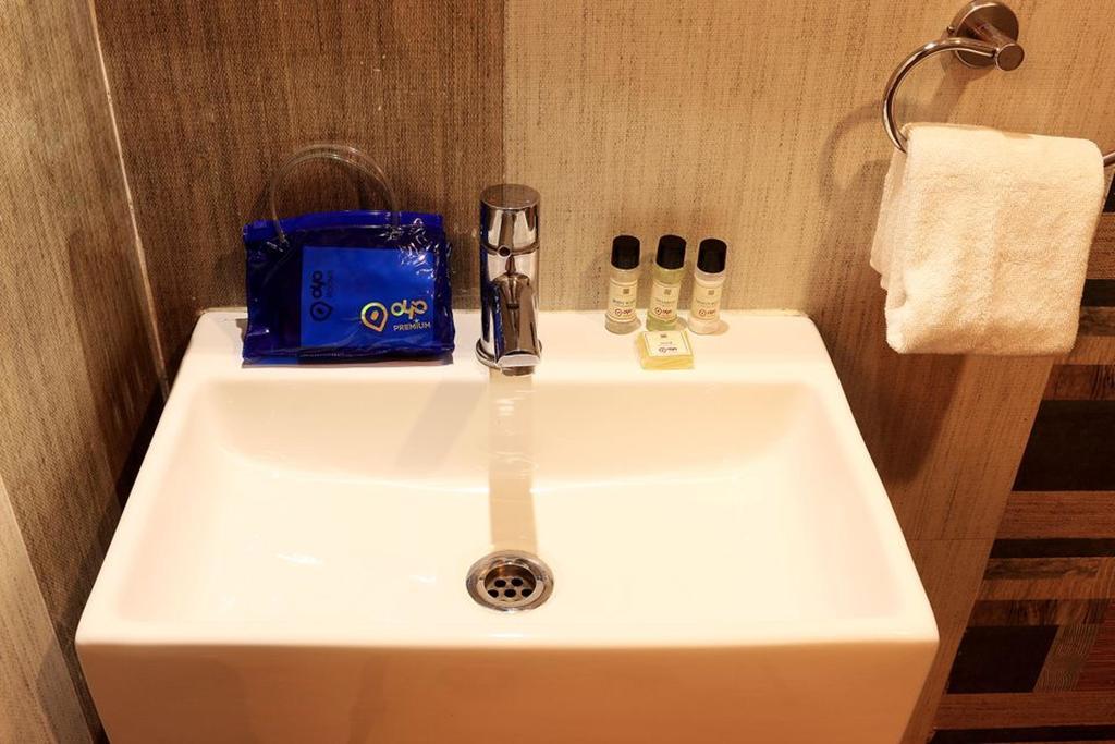 Oyo 1522 Npg Hotel Kalküta Dış mekan fotoğraf